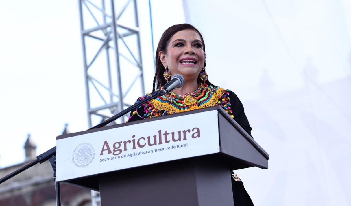 Inauguran Clara Brugada y la titular de la Secretaría de Desarrollo Rural del Gobierno de México la “Gran Elotiza”, en el Zócalo capitalino